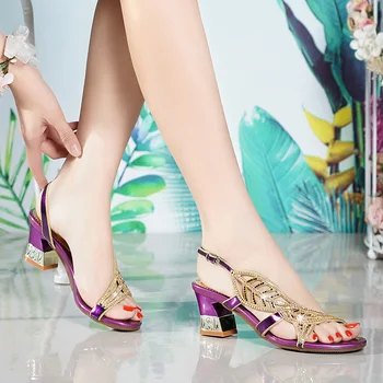 Letné drahokamu robustný vysokým podpätkom patent kožené sandále veľké veľkosti malej veľkosti strán šaty all-zápas farebné diamond ženy obuvi