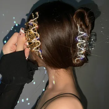 2022 Nové Nepravidelný sponky do vlasov Pre Ženy Osobnosti Geometrický Dizajn Kvapaliny Tvar Pazúr-style Hair Pazúry Barrettes Vlasy Príslušenstvo