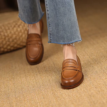 Nové 2022 Originálne Kožené dámske Topánky Retro Kolo Prst Vyrezávané Brogues Silné Päty Slip-On Mokasíny Topánky pre Ženy Zapatos De Mujer