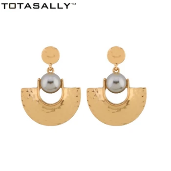 TOTASALLY vintage navrhnutý tak, zlaté polo-kruh imitácia perly visieť Náušnice Žien strana zobraziť kvapka Náušnice dropshipping