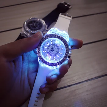 Hot Predaj Módnych Podpora Ženeve LED Svetlo Mužov Quartz Hodinky Dámy Žien Silikónové Náramkové hodinky Relogio Feminino Relojes