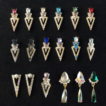 10pcs/Veľa Kúzla Zliatiny Pearl Diamanty 3D Nail Art, Ozdoby Lesklé Šperky Crystal Trojuholník Dizajn Prívesok DIY Príslušenstvo Tc#096