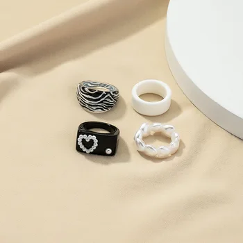 Plastové Krúžky pre Ženy Šperky Sada 4 zebrovité Akryl Prst Prstene Biele Srdce Pearl Elastické Koleno Stohovateľné Krúžok Pack 0