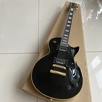Je to klasický 6-reťazcové elektrické gitary s čiernou svetlé tvár. Má krásny vzhľad a krásne zafarbenie. 0