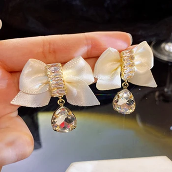 Nové Módne Luxusné Crystal Visieť Elegantné Náušnice Sladké Romantickom Štýle Bowknot Modelovanie Náušnice Pre Ženy 2021 Trend Šperky 2