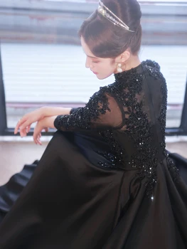 Luxusné Korálkové Appliques Black Satin Večerné Šaty Dlhé Elegantné O-Krku A-Line Podlahy-Dĺžka Moslimských Formálne Šaty S Rukávmi 3